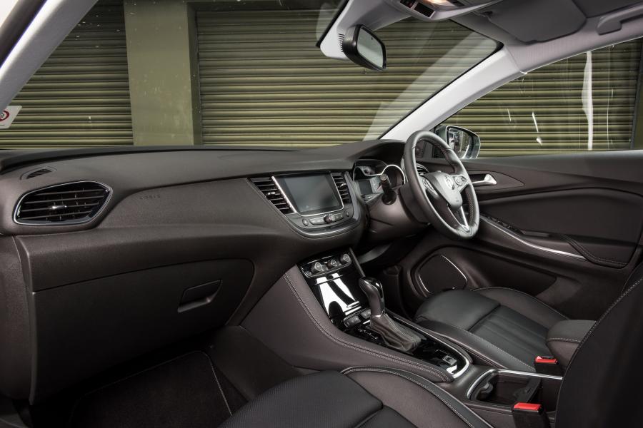 Интерьер Vauxhall Astra Turbo Ultimate 2018 года  (фото 10 из 14)